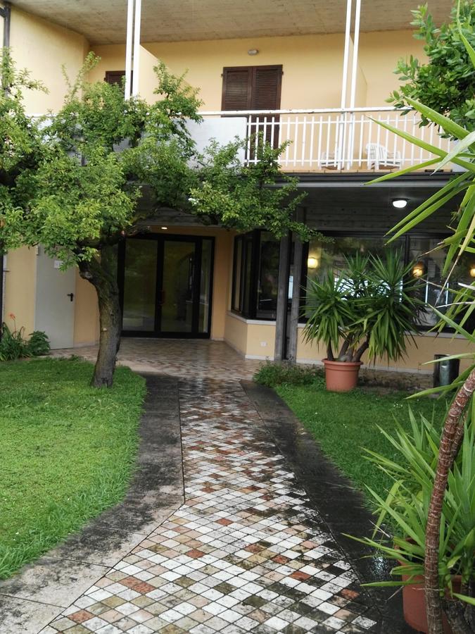 Hotel La Romantica Manerba del Garda Exteriör bild